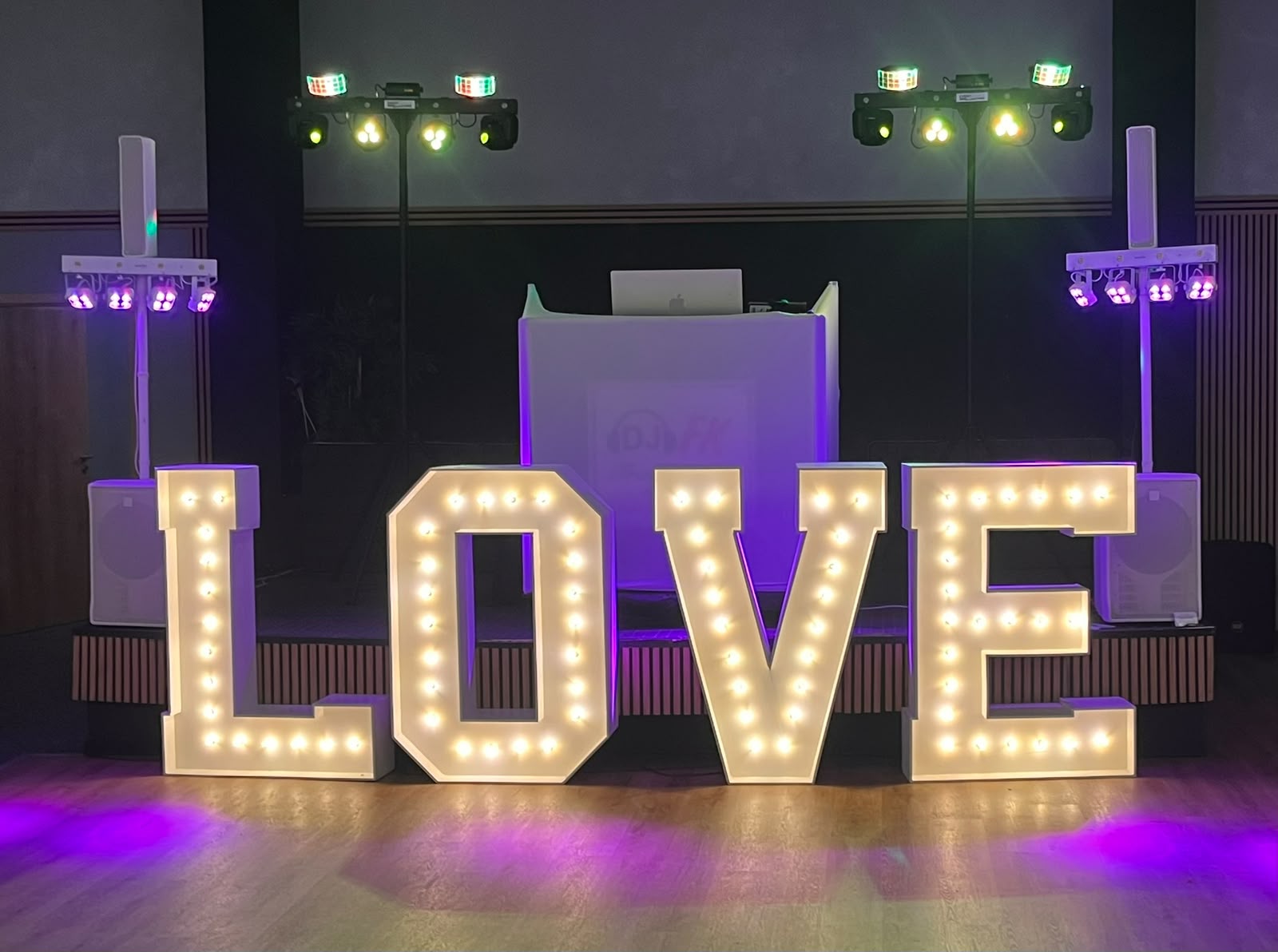 LOVE Buchstaben XXL